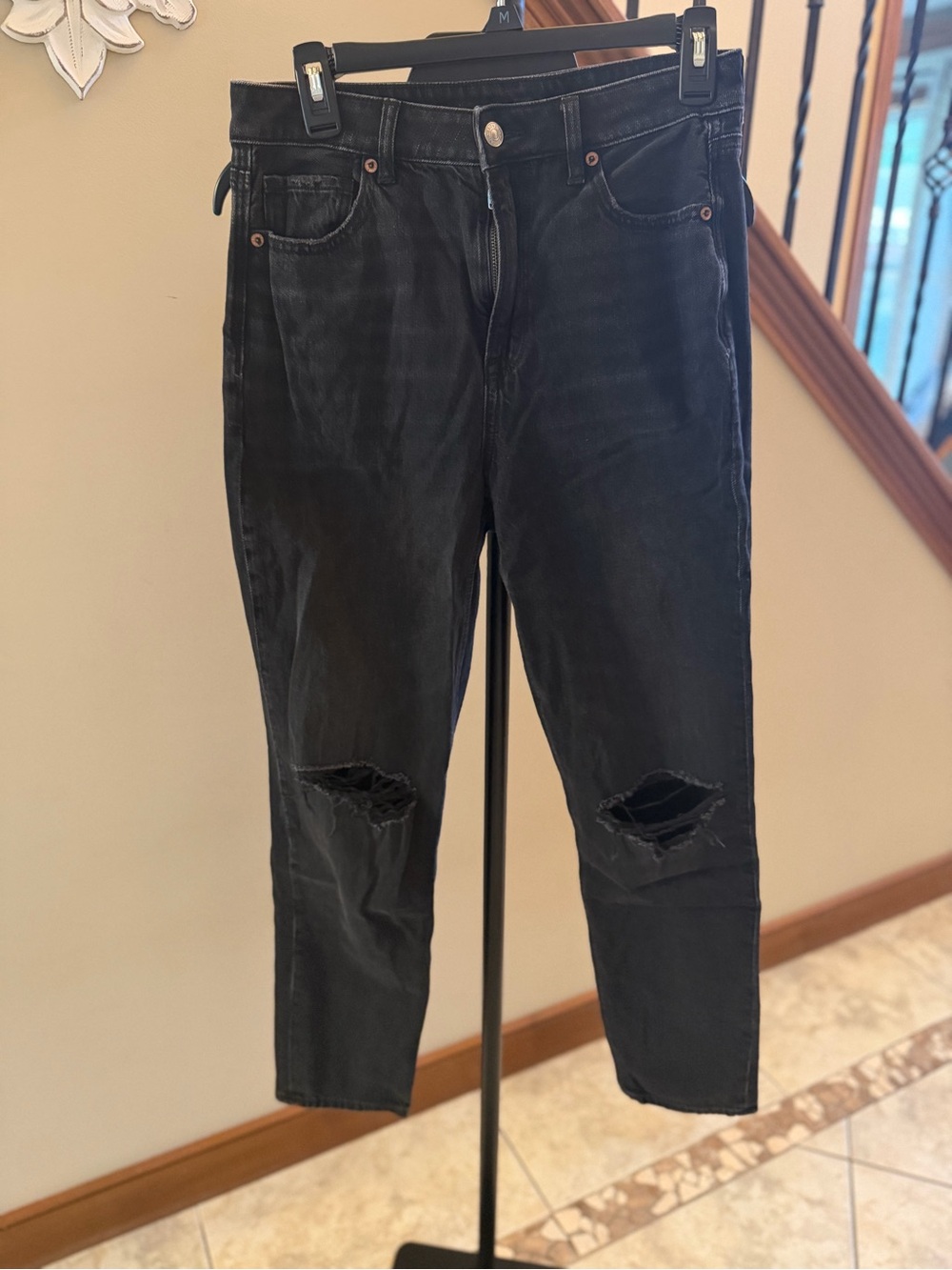 American Eagle Strigid Black Ripped Mom Jeans Size 4 Regular